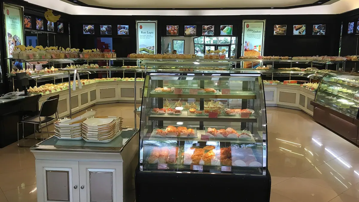 Meena Bakery – bakery in Blackburn town centre
